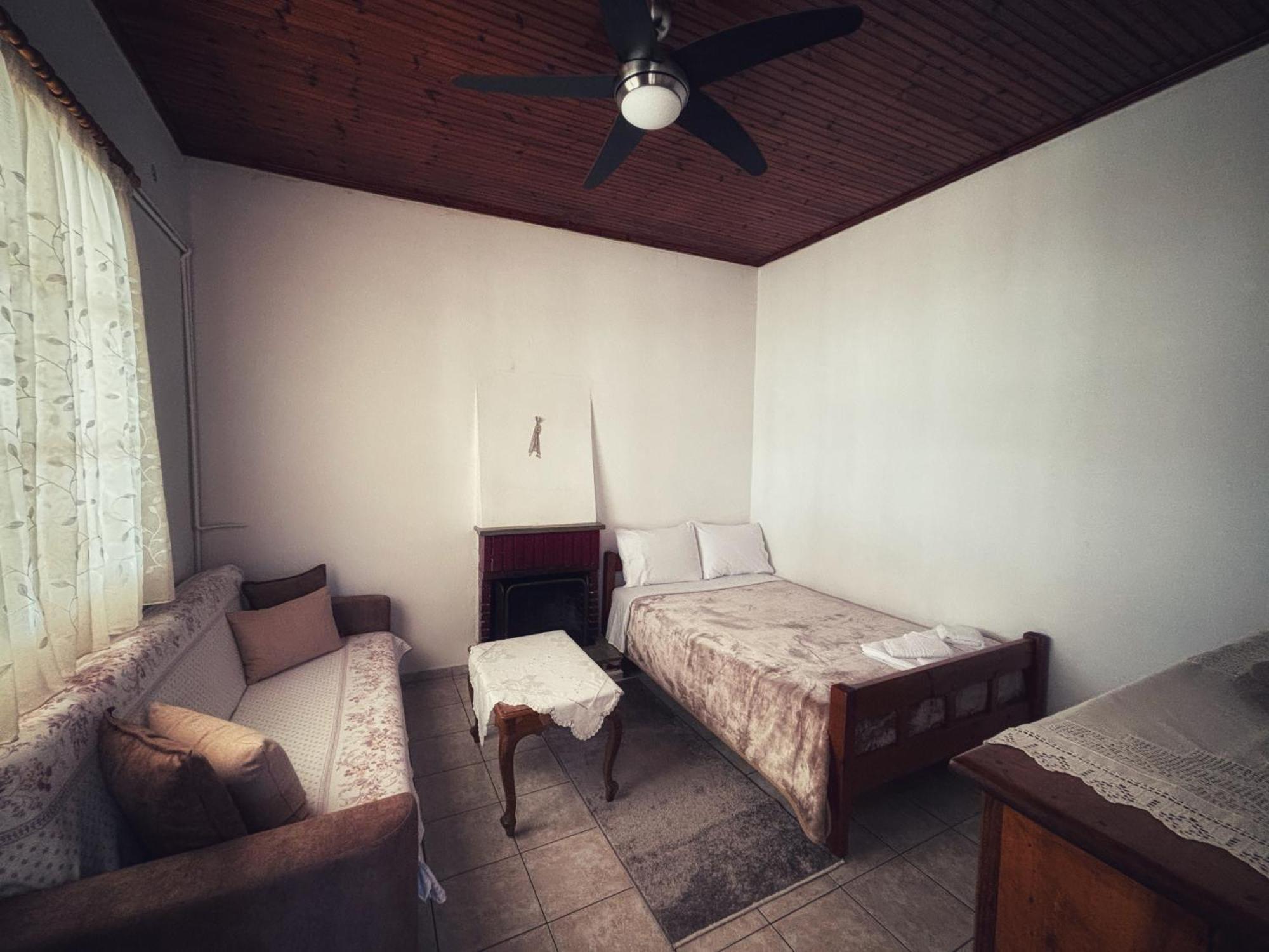 Platanoussa Georgaras Accommodation מראה חיצוני תמונה