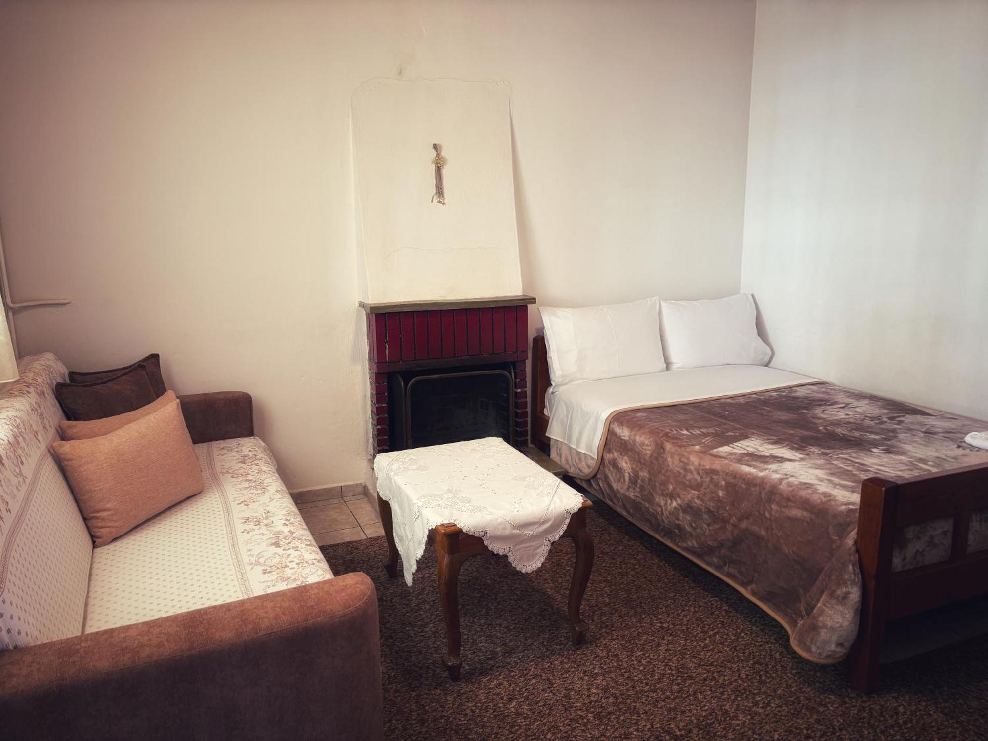 Platanoussa Georgaras Accommodation מראה חיצוני תמונה